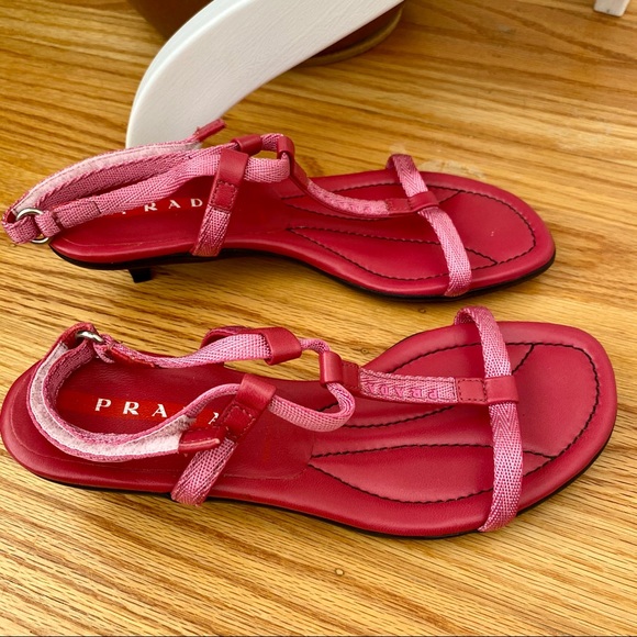 Fun & Edgy Vintage Prada Fuchsia Kitten Heel Sandals - Picture 13 of 15